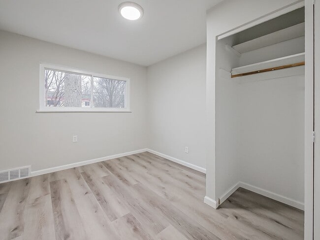 Building Photo - AVAILABLE NOW! Charming 3-Bedroom Home in Prime Pontiac Location