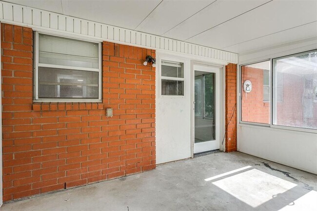 Building Photo - 2908 SW 62nd St