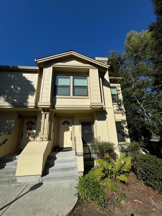Building Photo - 963 La Mesa Terrace