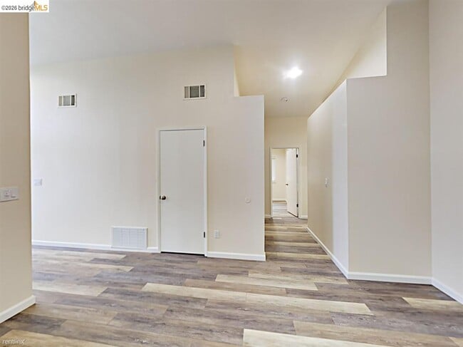 Building Photo - 1740 Gateway Dr