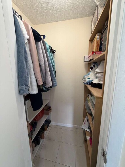 Building Photo - 9180 Fontainebleau Blvd