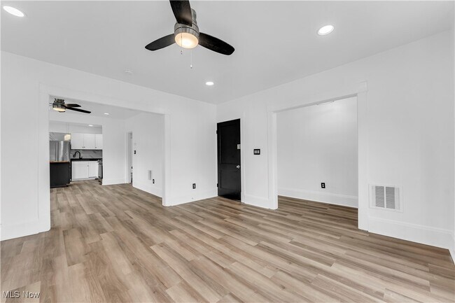 Building Photo - 10222 Parkgate Ave