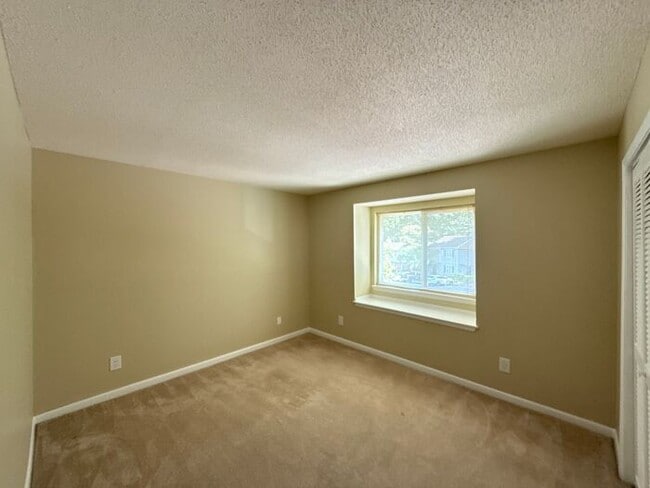 Building Photo - T.R. Lawing Realty Property