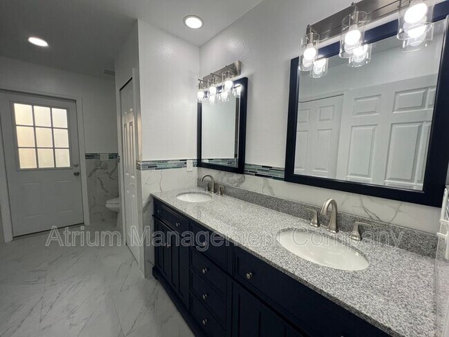 Building Photo - 3037 Bonkirk Dr