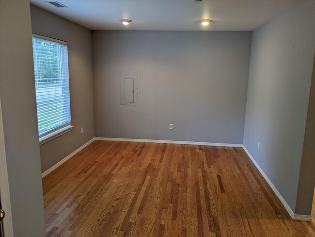 Building Photo - Upgraded Home in DuPont