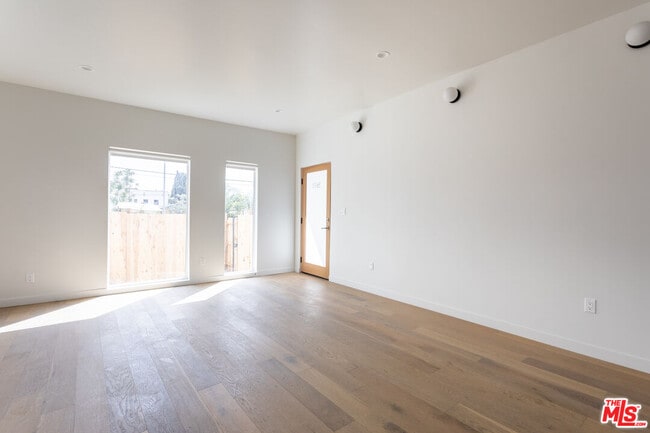 Building Photo - 3611 Bellevue Ave