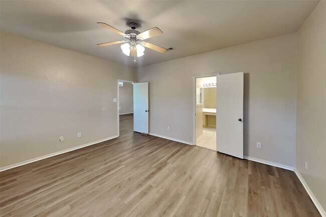 Building Photo - 285 Mesa View