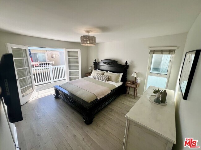 Building Photo - 32 28th Pl