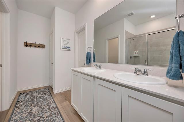 Building Photo - 2604 Starwater Dr