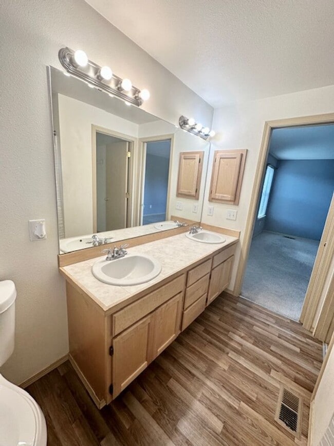 Building Photo - Roomy 4-Bedroom Home in Quiet Panther Lake Location