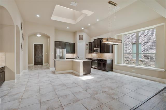 Building Photo - 855 Forest St