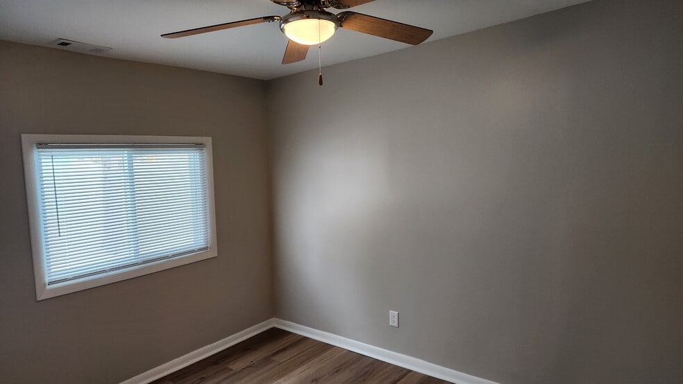 Building Photo - 6527 244th Ave