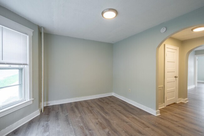 Building Photo - 1327 1st St