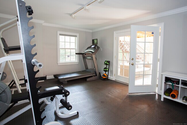 Building Photo - 38 Berndale Dr