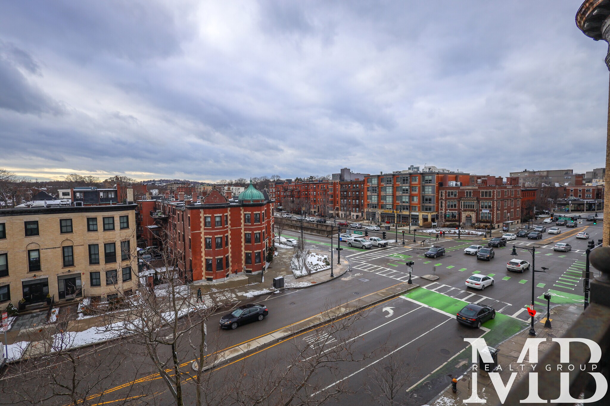 Building Photo - 465 Park Dr