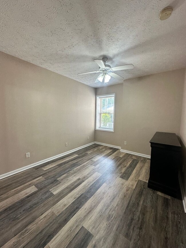 Building Photo - 2BR/2BA Updated Condo in Prospect Glen Vil...