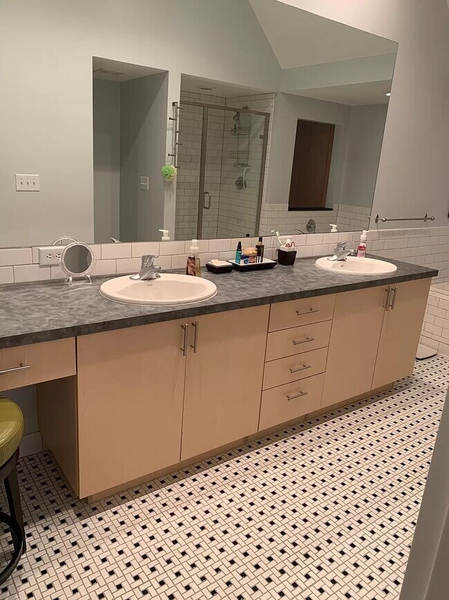 Master Bath - 111 Harries Street