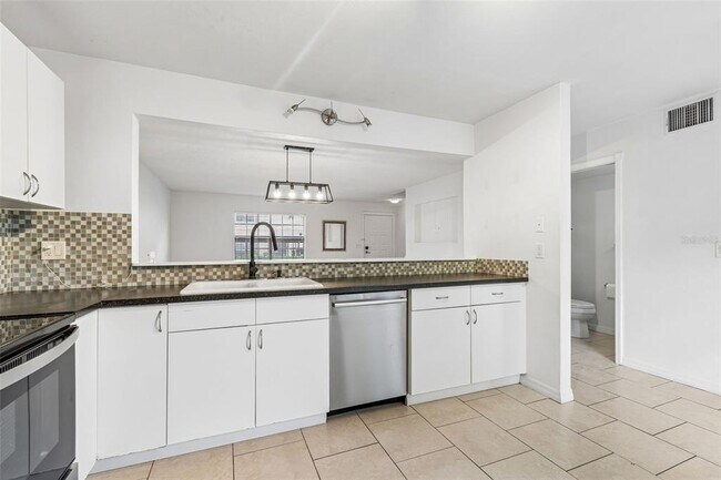 Building Photo - 607 Bough Ave