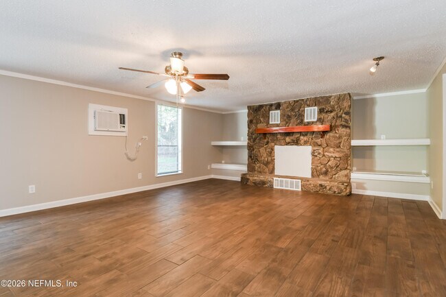 Building Photo - 11665 Summer Tree Rd N