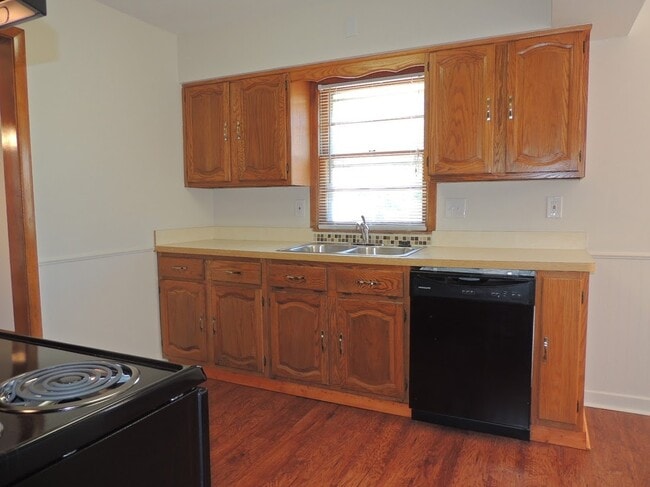 Building Photo - Astonishingly Renovated 3 Bedroom, 1.5 Bathroom Colonial!