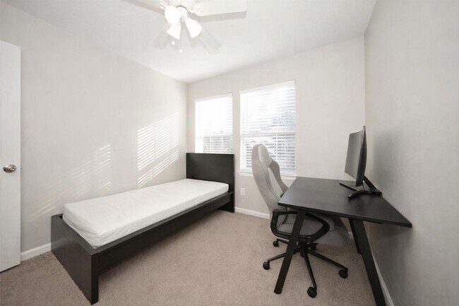 Building Photo - 6423 Austinville Dr