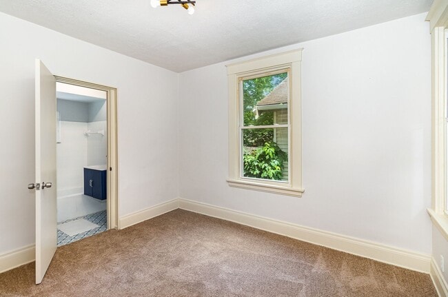 Building Photo - Chic Comfort & Space in North College Hill
