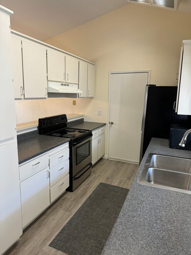 Building Photo - 1310 Puebla Way