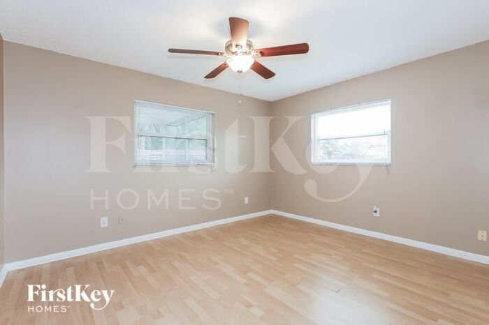 Building Photo - 1827 Driftwood Cir S