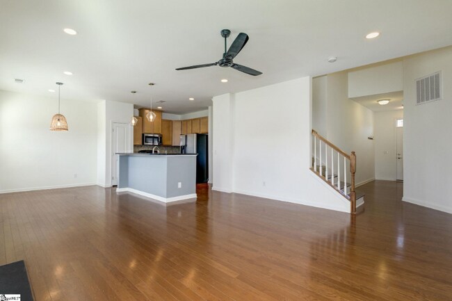 Building Photo - 30 Irvington Dr