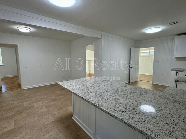 Building Photo - 2927 Brevard Ave