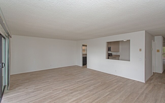 Building Photo - Condo on Beautiful Carlsbad Lagoon!!