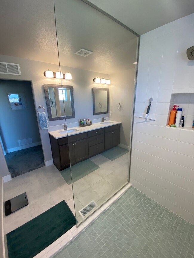 Building Photo - STUNNING 4BD/3.5BA HOME IN CUMBRE VISTA | ...