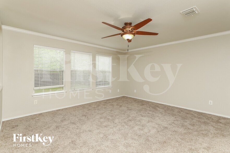 Building Photo - 315 Donalan Dr