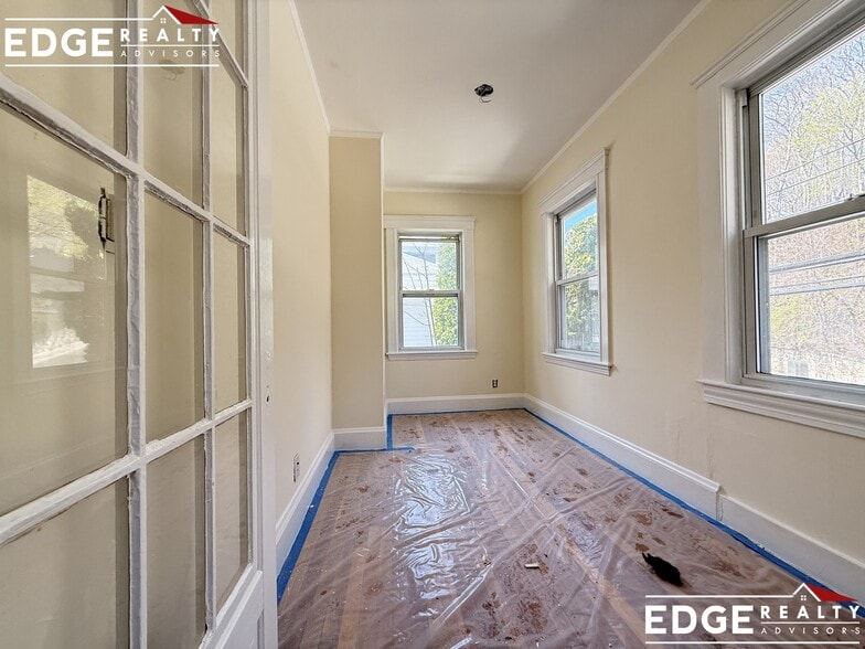 Building Photo - 58 Kenrick St