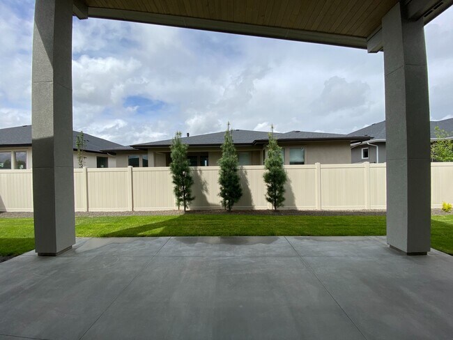 Building Photo - 2301 S Rolling Hills Ave