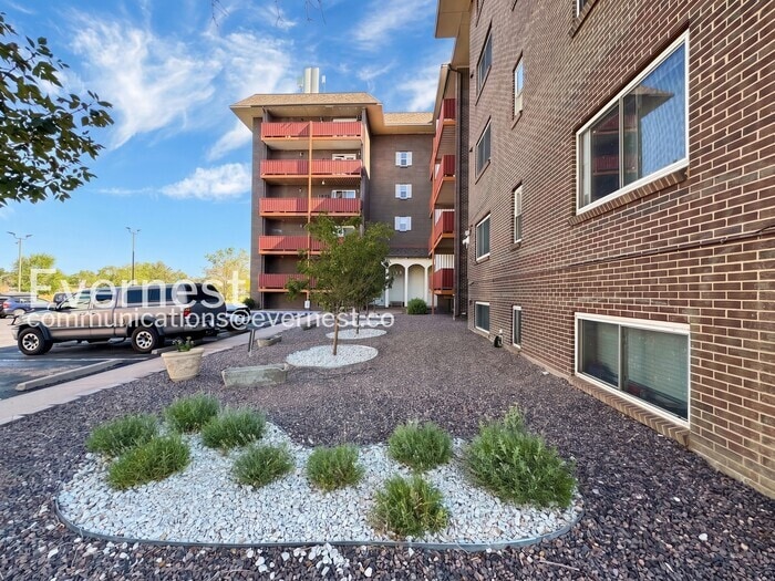 Building Photo - 3047 W 47th Ave
