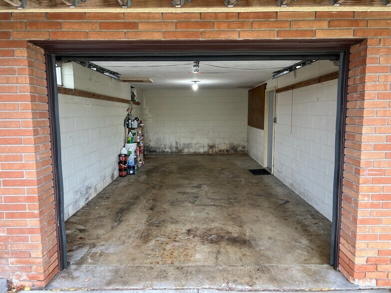 Single stall garage (extra deep for storage) - 221 17th Ave N