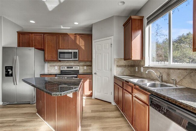 Building Photo - 512 Eberhart Ln