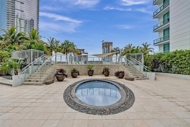 Building Photo - 900 Biscayne Blvd