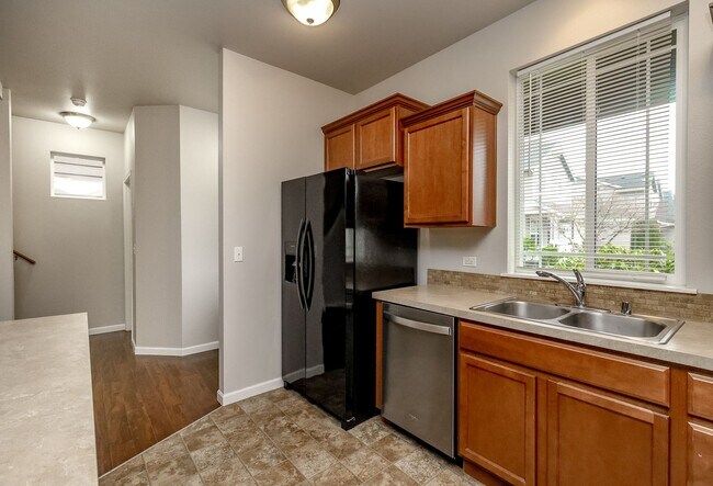 Building Photo - Beautiful Lacey Home with new paint and carpet in Popular Edgewater Community