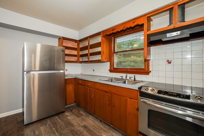 Building Photo - 8240 Timberlane Dr