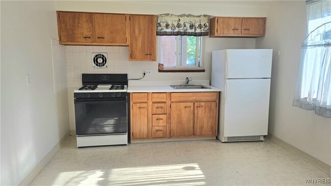 Building Photo - 26 Alcona Ave