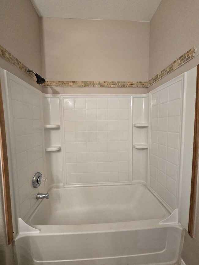 Building Photo - A Fabulous 2 Bedroom Downstairs Condo Cent...