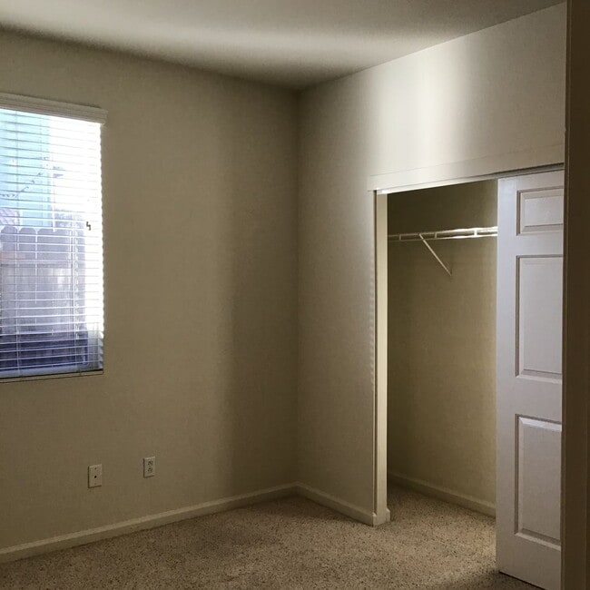 Building Photo - Beautiful Natomas area home on corner lot