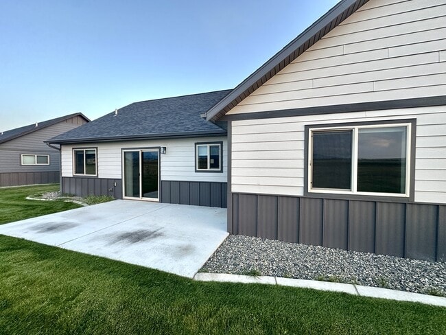 Building Photo - 3915 Swan Rd