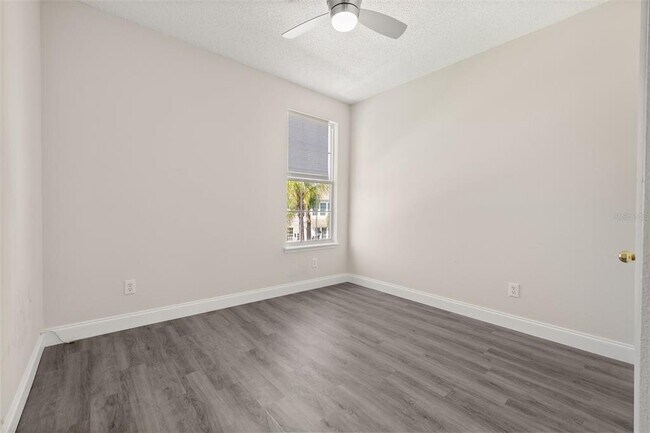Building Photo - 212 Ficus St