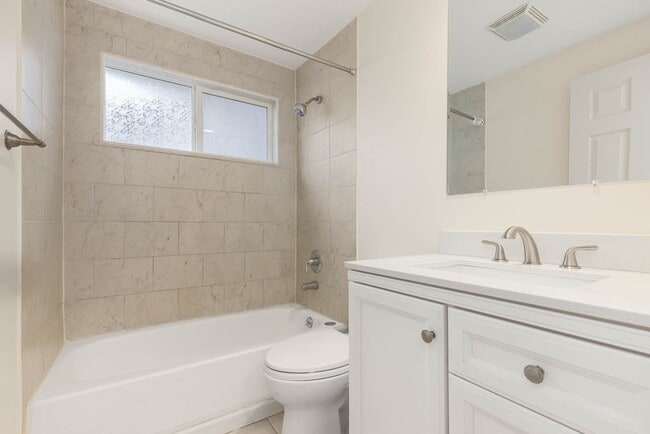 Building Photo - 2708 S Judkins St