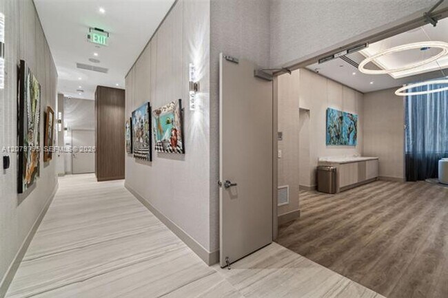 Building Photo - 333 Las Olas Way