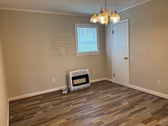 Building Photo - 3 BED, 1 BATH BRICK HOME