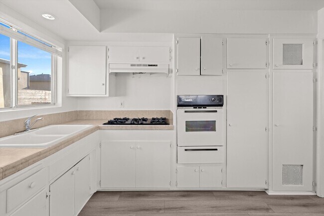 Building Photo - 6685 Sabado Tarde Rd